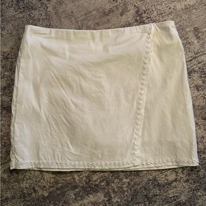 Crown & Ivy White Skort